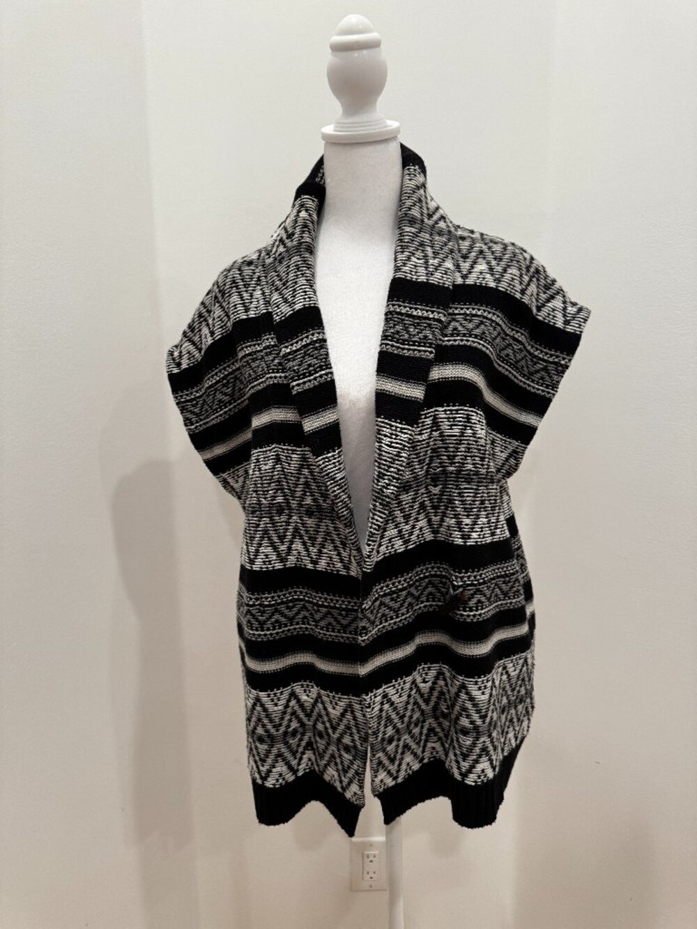 Chaps Geometric Southwestern Intarsia Open Front Sweater Vest Large EUC
